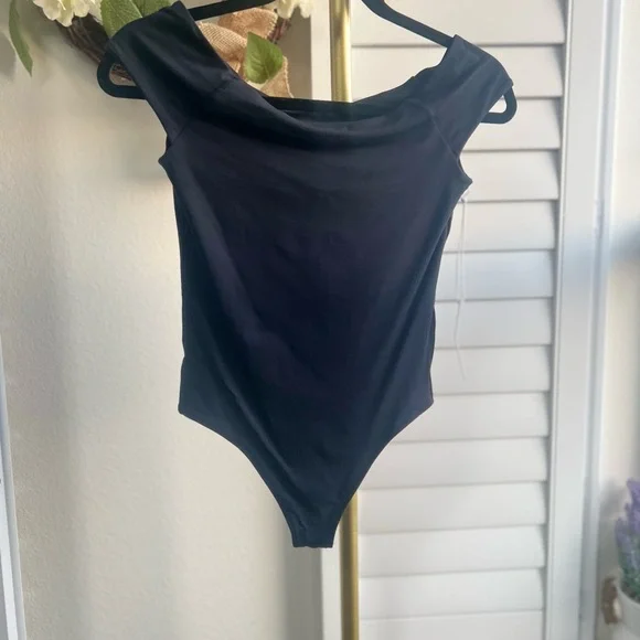 Everlane - Picture 4 of 4